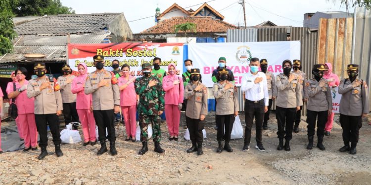 Bakti sosial menyambut hari jadi Polwan Republik Indonesia ke 73 dan hari gerak Bhayangkari ke 69