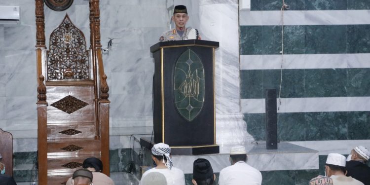 Kabid Humas Polda Papua Ingatkan Jamaah Mesjid Baiturahim Tetap Jaga Persatuan