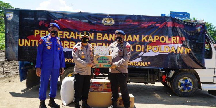 Polri Gerak Cepat Tangani Banjir dan Tanah Longsor di NTT