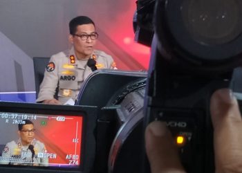 Polri Kerahkan Mobil Dapur Umum, Logistik, Kapal hingga Perahu Karet Bantu Korban Banjir NTT