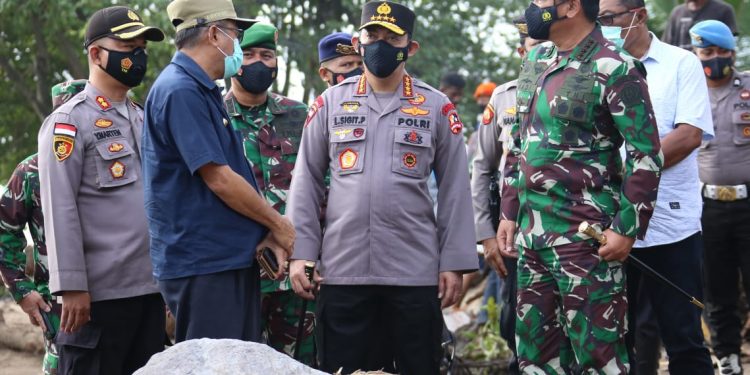 Tinjau NTT, Panglima dan Kapolri Fokuskan Evakuasi Korban dan Kirim Bantuan