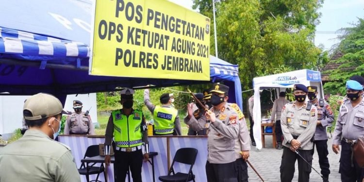 Kapolda Bali Pantau Situasi Kamtibmas Arus Balik di Pelabuhan Gilimanuk