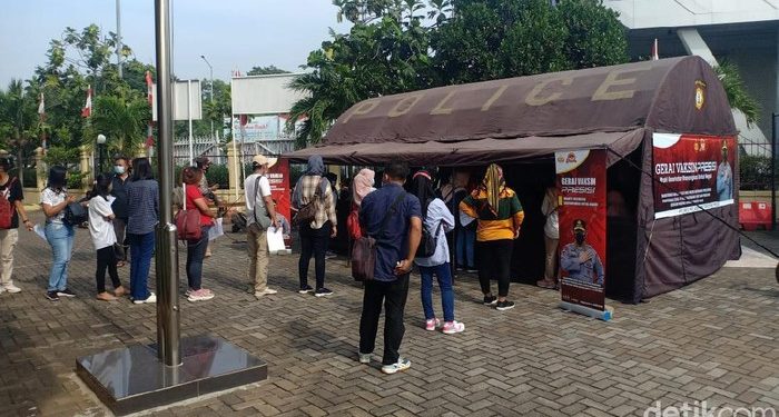 Kapolri Buka Gerai Vaksin COVID Gratis di Semua Daerah, Cukup Bawa KTP