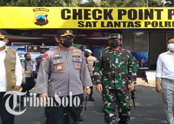 Hadi Tjahjanto dan Listyo Sigit ke Solo Awasi PPKM Darurat, Ditemani Gibran Cek Pos Penyekatan