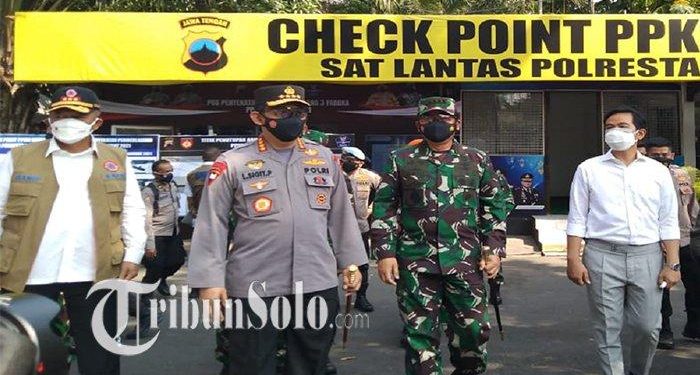 Hadi Tjahjanto dan Listyo Sigit ke Solo Awasi PPKM Darurat, Ditemani Gibran Cek Pos Penyekatan