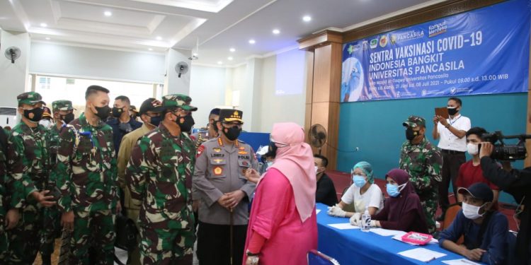 TNI-Polri Target 2 Juta Vaksinasi