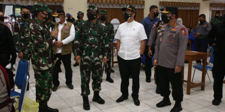 Panglima TNI dan Kapolri Keliling Jabar, DIY, Jatim dan Jateng Tinjau Vaksinasi Massal dan Pos Penyekatan