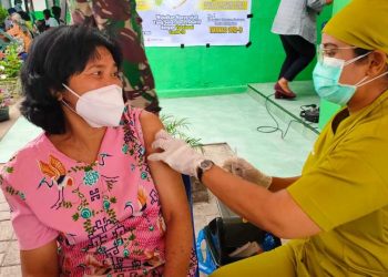 TNI-Polri dan Parna Raya Group Adakan Vaksinasi Massal