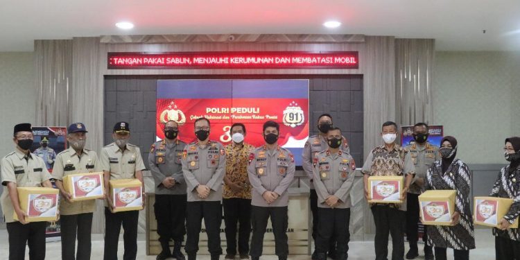Alumni Akpol 91 Salurkan Bansos ke Purnawirawan dan Warakawuri Polri