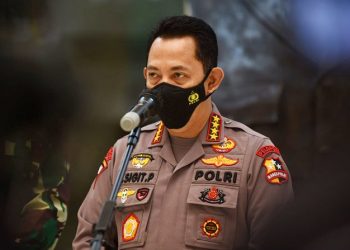Polri Bantu Bagikan Penyaluran Bansos ke Warga