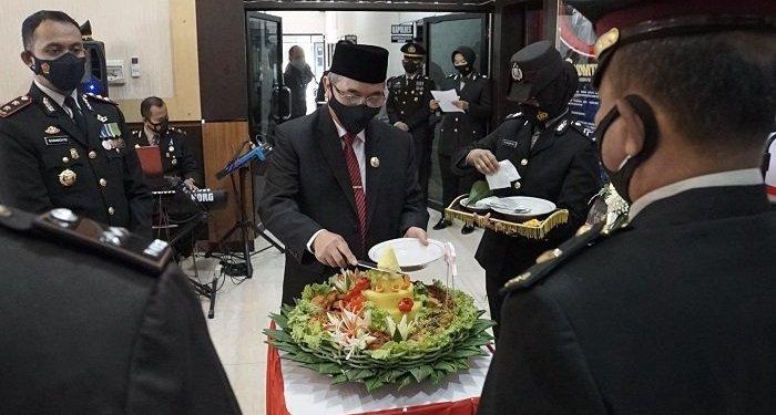 Hari Bhayangkara ke-75, Bupati HSS Hadiri Upacara dan Syukuran