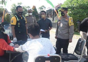 Jalankan Akses Vaksinasi ala Door to Door, Polres dan Kodim 0812 Lamongan Ikut Bagikan Sembako