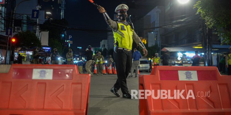 Polri Buat Penyekatan Lalu Lintas Di Jakarta Untuk Penerapan PPKM