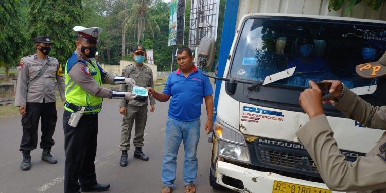 Polres Lamtim Gelar Penyekatan PPKM Level 4 Guna Cegah Penyebaran Covid-19