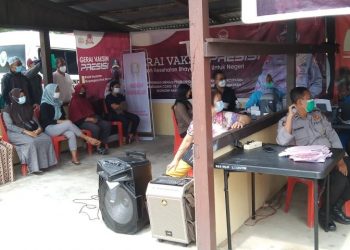 Hari Kedua Gerai Vaksin di Polsek Nanga Pinoh Tengah Banyak Dikunjungi Warga