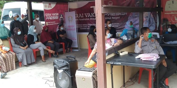 Hari Kedua Gerai Vaksin di Polsek Nanga Pinoh Tengah Banyak Dikunjungi Warga