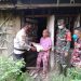 Bhabinkamtibmas Bersama Babinsa Bagikan Bantuan Sosial Ke Desa Pian Raya