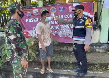 Bhabin Tanjung Tengah Periksa Posko PPKM