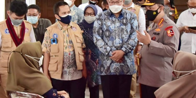 Kunjungi Bogor, Kapolri Telusuri Langsung Proses Vaksinasi Covid-19 di IPB University