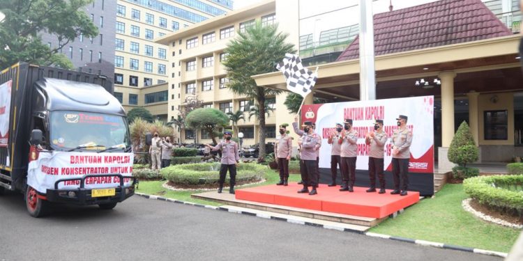 Kapolri Salurkan Bantuan 1.000 Oksigen Konsentrator Untuk Warga Korban Covid-19