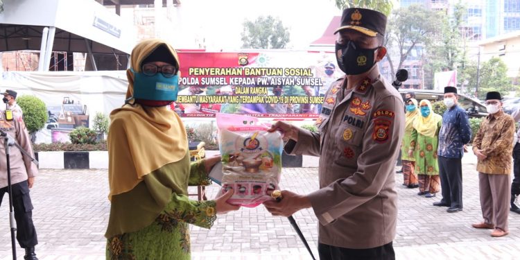 Polda Sumsel Distribusikan Sembako kepada Pengurus Wilayah Aisyiyah