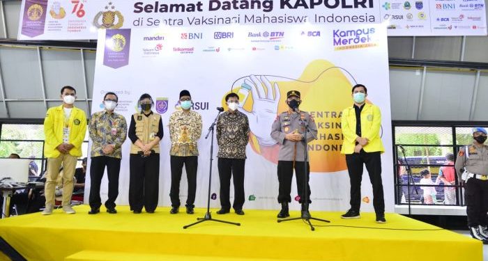 Telusuri Sentra Vaksin di UI, Kapolri Basmikan Perbedaan Bersatu Lawan Covid-19