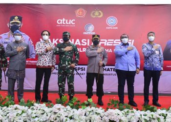 Tinjau Vaksinasi Massal KSPSI di Sumedang, Kapolri: Kesehatan Buruh Terjaga Ekonomi Bertumbuh