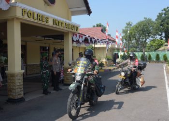 TNI-POLRI Distribusikan Bansos Menko Marves untuk Warga Indramayu