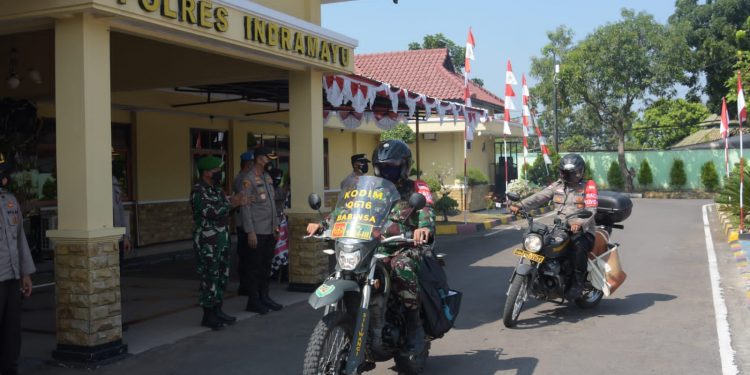TNI-POLRI Distribusikan Bansos Menko Marves untuk Warga Indramayu