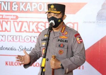 Kapolri Ingatkan Warga Disiplin Prokes di Sektor Ekonomi 