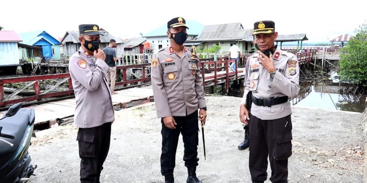 Kapolres Buton Utara Tinjau Lokasi Pelaksanaan Vaksin di Pesisir.
