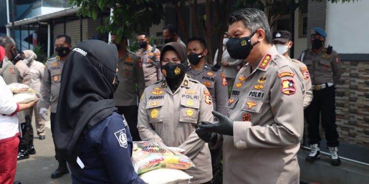 Lemdiklat Polri Beri Bantuan Kepada Nakes yang Terdampak Covid-19