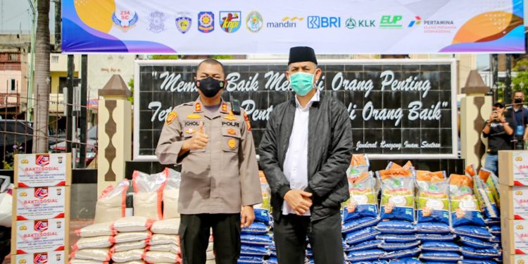 Kapolres Dumai AKBP Mohammad Kholid, S.I.K bersama Walikota Dumai H. Paisal, SKM, MARS laksanakan Baksos Dumai