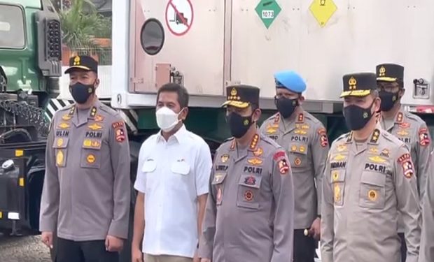 Kapolri Lepas Bantuan 10 Unit Isotank Guna Bantu Tangani Covid-19