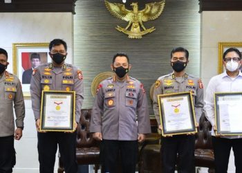 Kapolri Raih 3 Penghargaan Rekor MURI di 100 Hari Program Presisi
