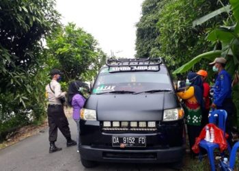 Cek Dan Pantau Pemakain Masker Bagi Pengguna Jalan Oleh Anggota Polsek Babirik
