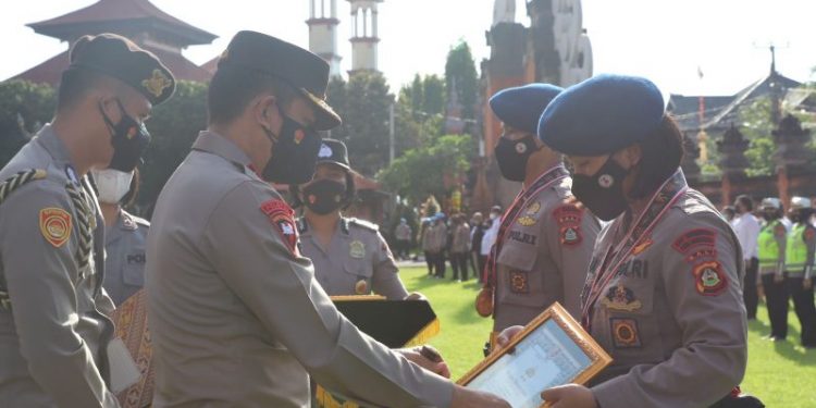 Peraih Medali  PON XX Papua, Kapolda Bali Beri Penghargaan