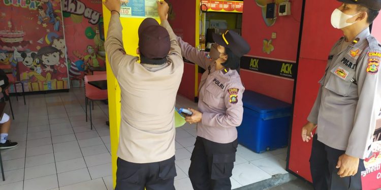 Sat Binmas Polres Klungkung Sosialisasikan Layanan 110 Pada Masyarakat