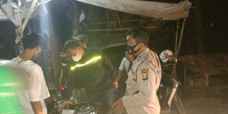 Polsek Kasemen Sampaikan Himbauan Kamtibmas Kepada Pemuda yang Nongkrong