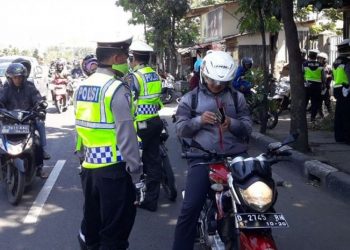 Sosialisasi UU ITE dan Penggeledahan HP oleh Petugas Polri 1