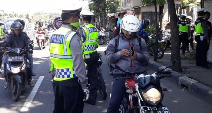 Sosialisasi UU ITE dan Penggeledahan HP oleh Petugas Polri 1