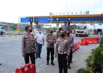 Sambut Nataru, Kapolres Malang Tinjau Kesiapan Pos Pam Operasi Lilin Semeru.