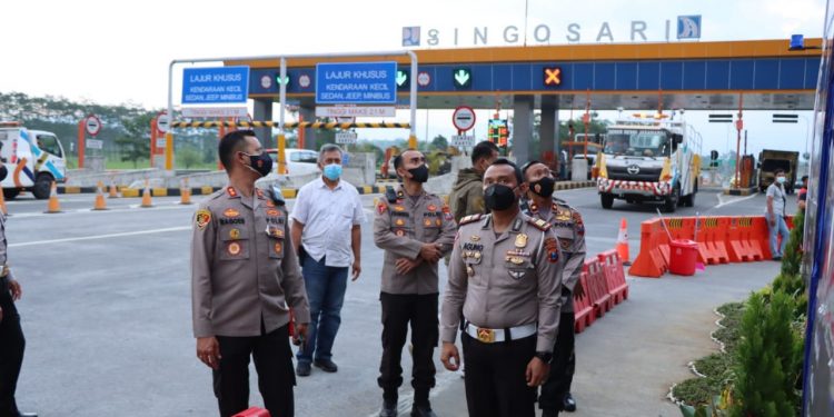 Sambut Nataru, Kapolres Malang Tinjau Kesiapan Pos Pam Operasi Lilin Semeru.