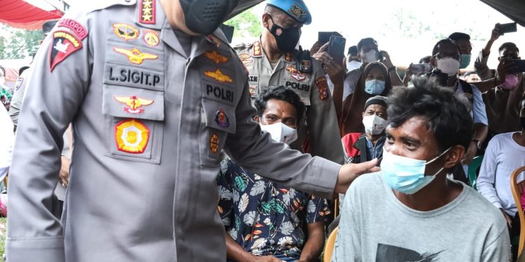 Gelar Akselerasi Vaksinasi serentak se-Indonesia, Kapolri Optimis Target 70 Persen Terwujud