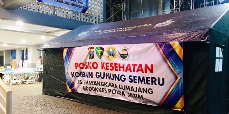 Polisi Bangun Posko Kesehatan Bantu Korban Erupsi Gunung Semeru