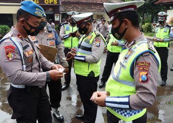 Propam Polres Pasuruan Kota Laksanakan Technical Inspection Kepada Personel Untuk Pastikan Disiplin Tinggi.