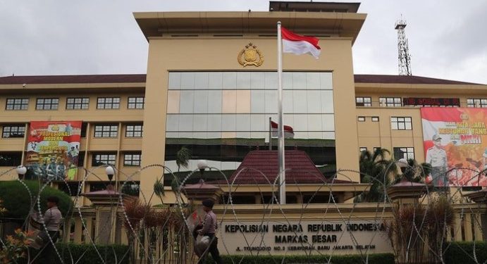 Dari NTB Hingga Kalbar, Kapolri Mutasi 7 KapoldaDari NTB Hingga Kalbar, Kapolri Mutasi 7 Kapolda
