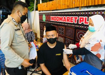 Maksimalkan Capaian Vaksinasi jelang Nataru, Vaksinator Polres Majene Terus Bergerak Siang Malam