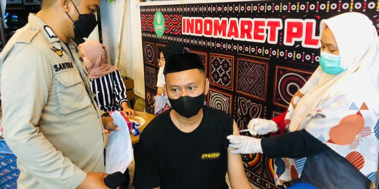 Maksimalkan Capaian Vaksinasi jelang Nataru, Vaksinator Polres Majene Terus Bergerak Siang Malam