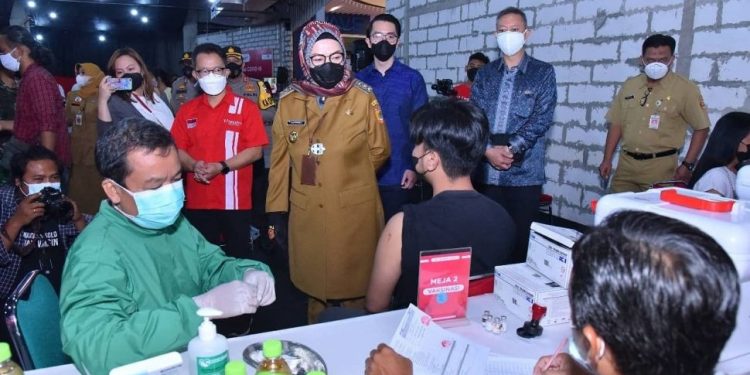 Polda Metro Jaya Lanjutkan Program Vaksinasi Merdeka di Tahun 2022